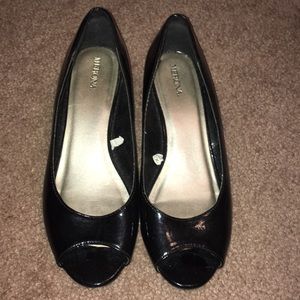 Women’s black wedges